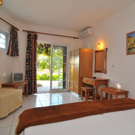 Hotel Emerald Chrysi Ammoudia Extérieur photo